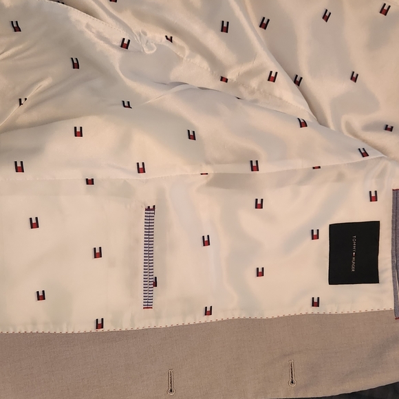 Hilfiger 3 piece suit modern fit 42L - Picture 4 of 12